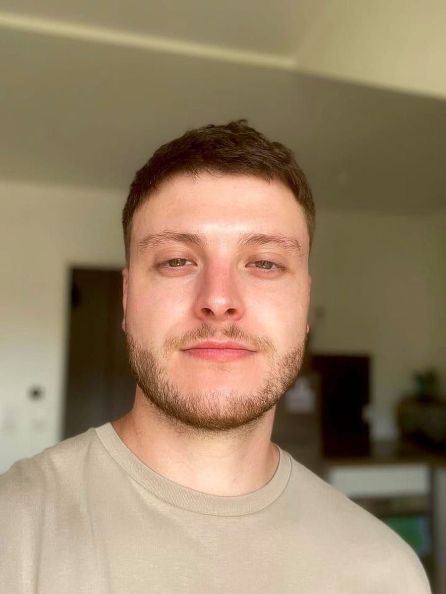 Profil von Geoffroi, 22 Jahre, Gay in Neef (Rheinland-Pfalz)