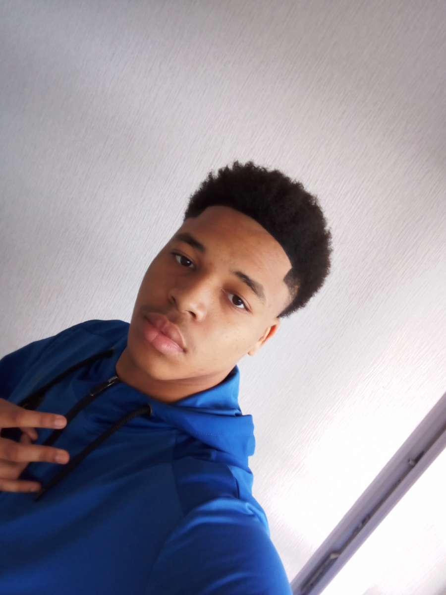 Profil von Nika, 22 Jahre, Gay in Deesen (Rheinland-Pfalz)