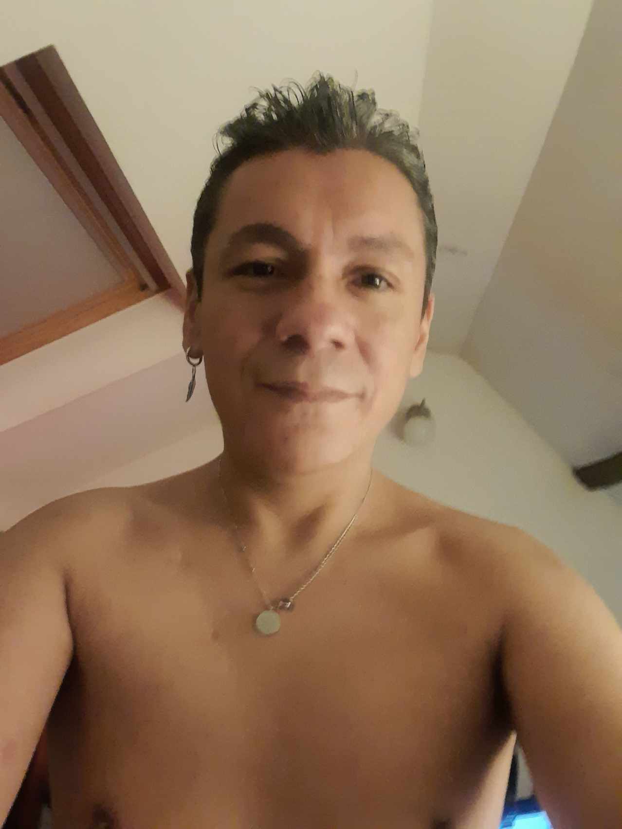 Profil von Julio, 31 Jahre, Gay in Neroth (Rheinland-Pfalz)