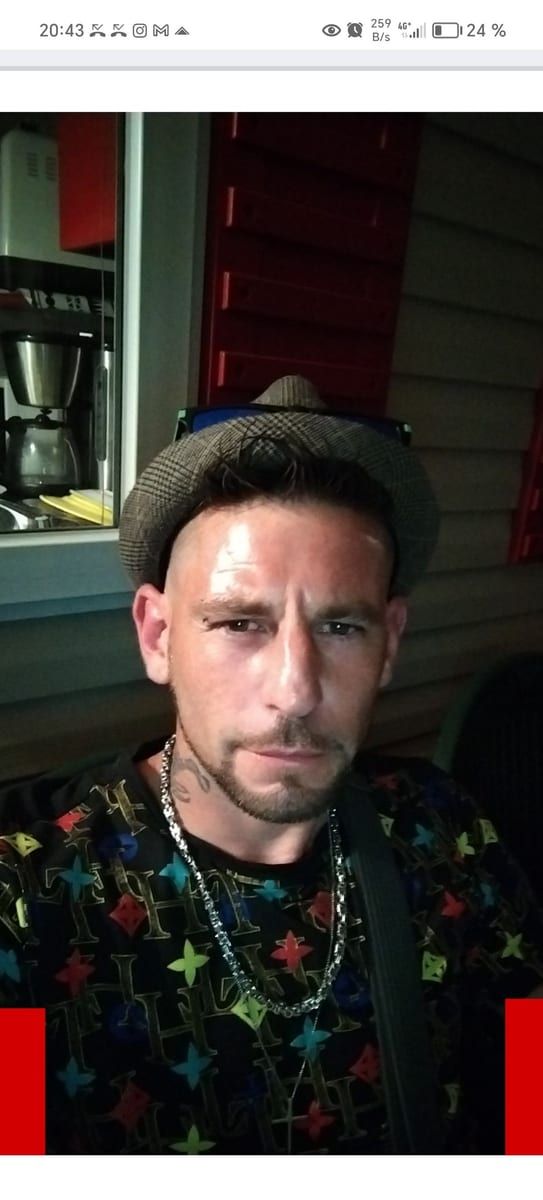 Profil von Roni, 23 Jahre, Gay in Bitzen (Rheinland-Pfalz)
