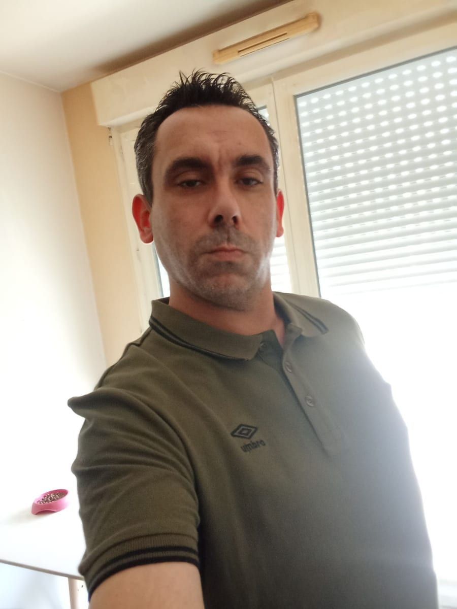 Profil von Laurian, 29 Jahre, Gay in Hambuch (Rheinland-Pfalz)