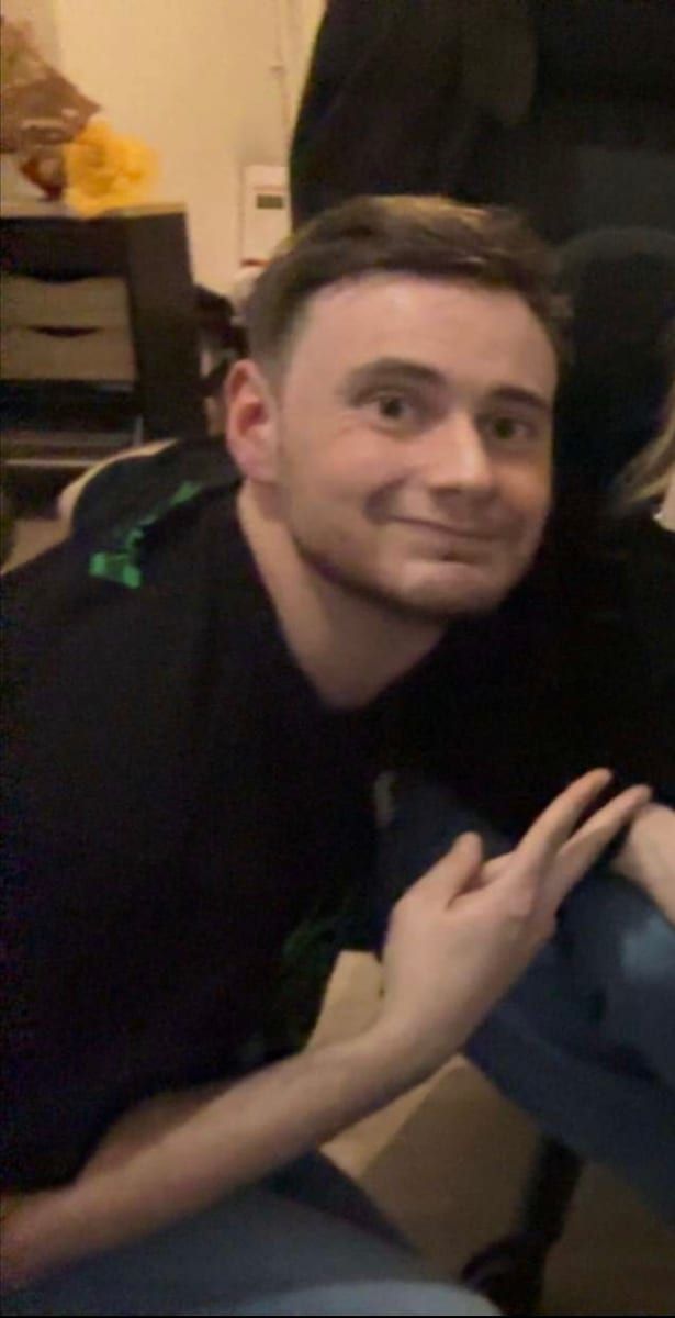 Mihai - Gay in Kruft Profil von Mihai, 23 Jahre, Gay in Kruft (Rheinland-Pfalz)