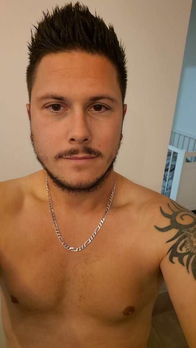 Profil von Joselin, 31 Jahre, Gay in Deesen (Rheinland-Pfalz)